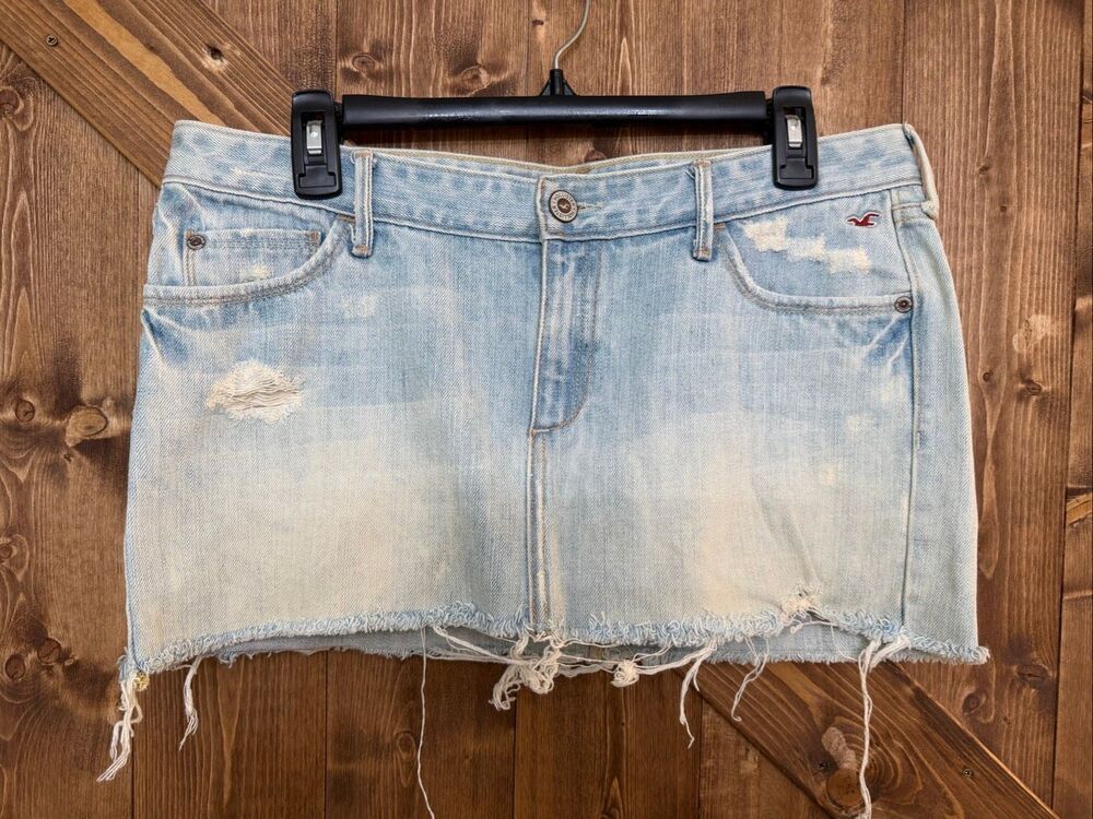 Hollister California Women’s Size 9 Light Wash Distressed Cutoff Denim Mini Skir
